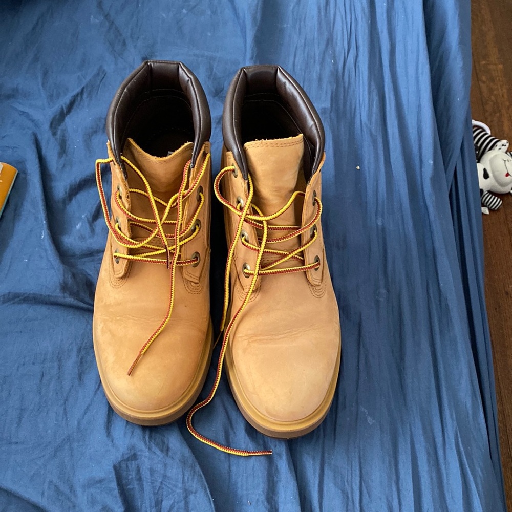 BARELY WORN timberland booties. Size 8. Wheat color.